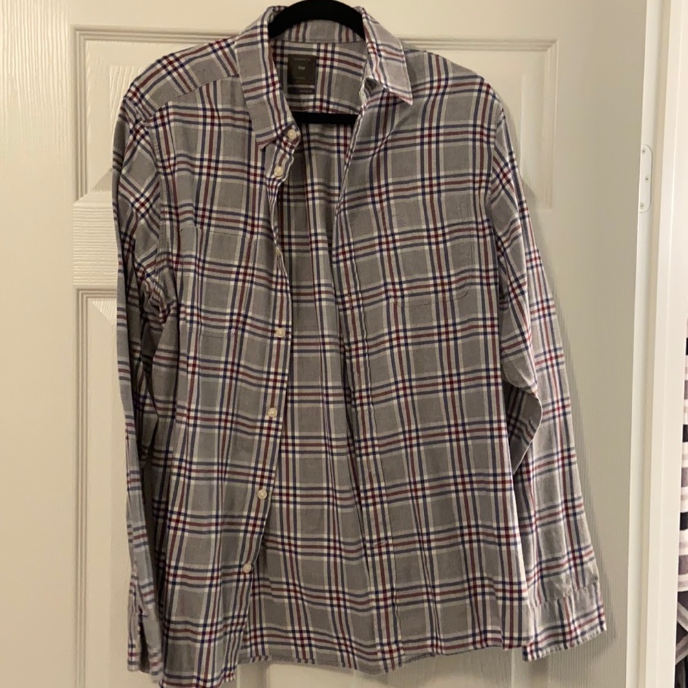 🔮 Host Pick 🔮 Men’s Gap Button-Up